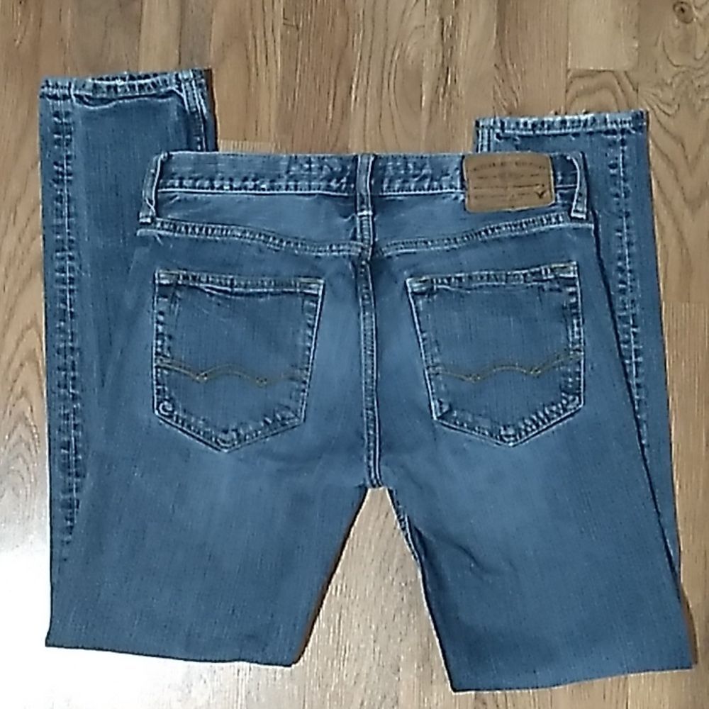 American Eagle Men's Medium Wash Skinny Jeans. 28/30